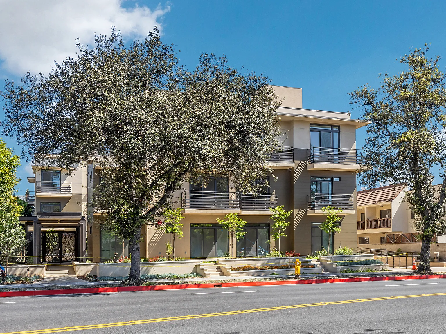973 E Del Mar Blvd — Photo 2