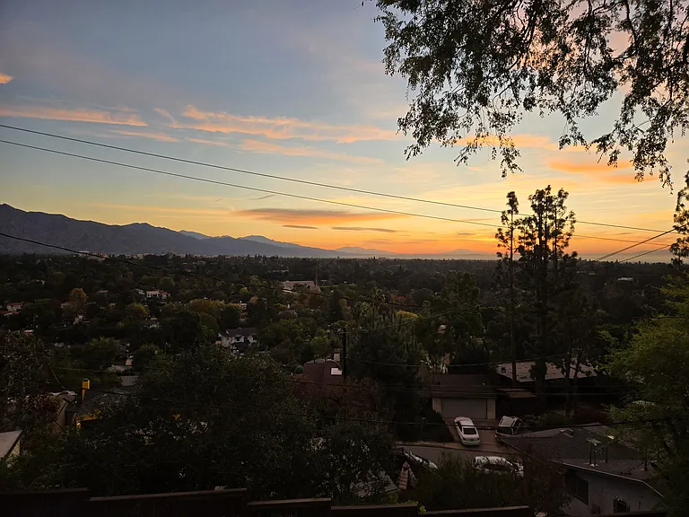Wake up to panoramic morning views of Downtown Pasadena and the San Gabriel Mountains.
