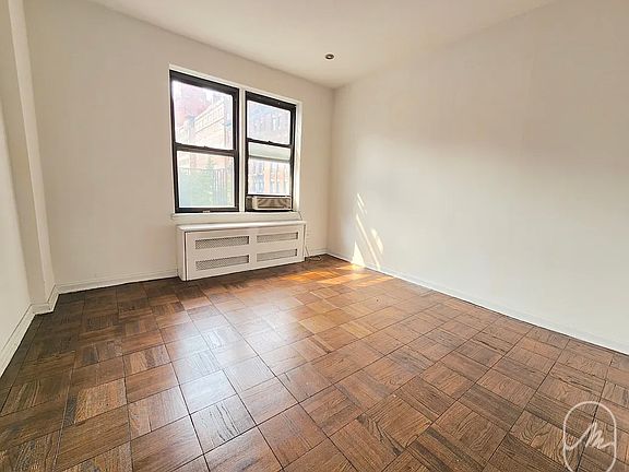 3rd image of 200 E 81st St APT 4B