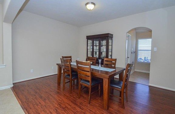 5th image of 4934 Bonny Loch Ln