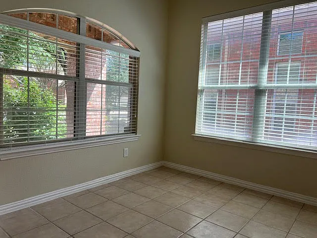 2012 Hopkins Dr — Photo 6