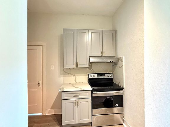 2nd image of 805 10th St Unit 4