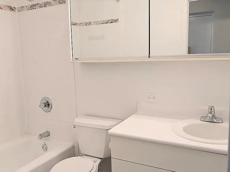 443 W 50th St #2W — Photo 6