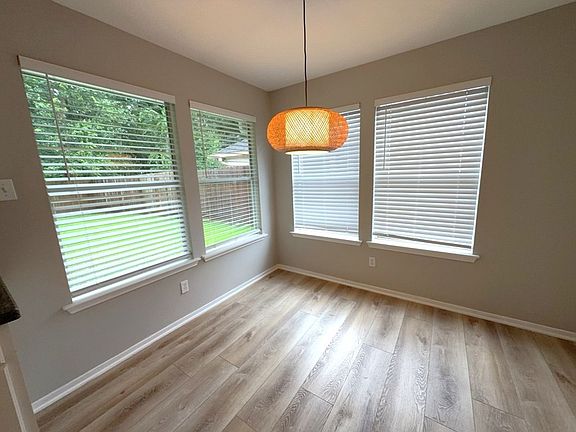 5th image of 2106 Lexington Woods Dr
