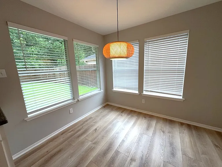 2106 Lexington Woods Dr — Photo 5