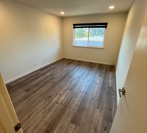 5th image of 150 Harrison Ave #21