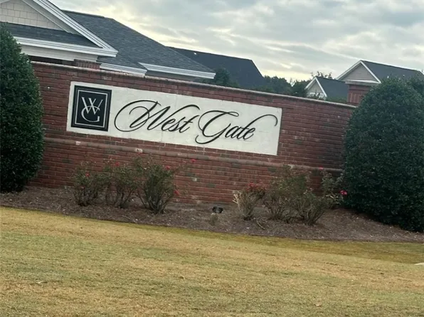 229 Huntington Dr N, Raeford, NC 28376