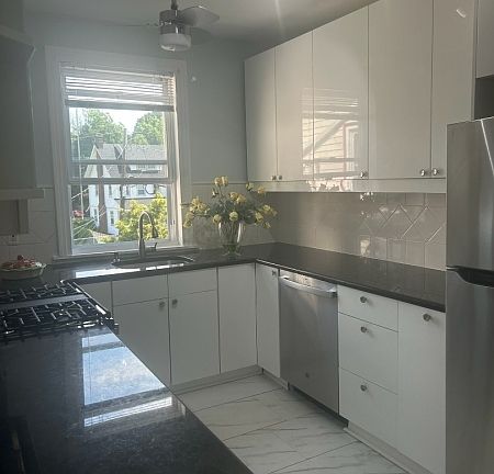 4th image of 207 Broad St