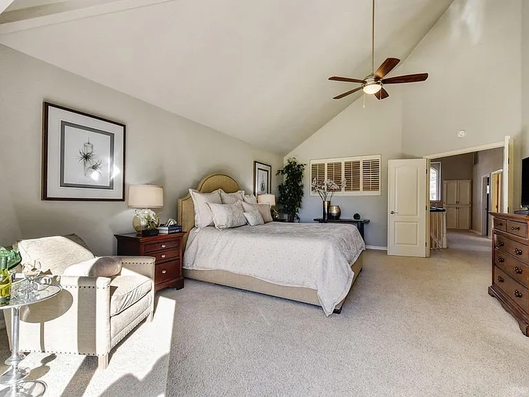 4650 Dorchester Ln — Photo 22
