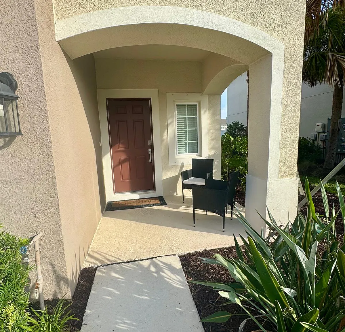 3 bed, 2.5 bath, 1350 sqft, $2,100 — Photo 2