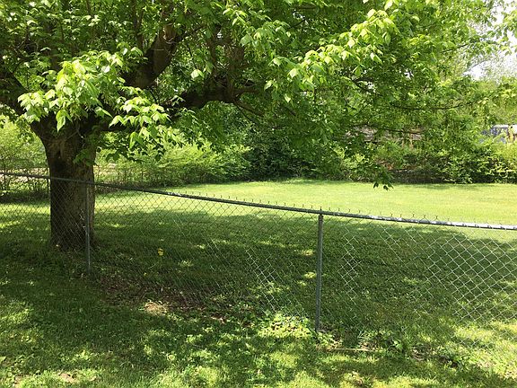 4th image of 426 Oakdale Ave