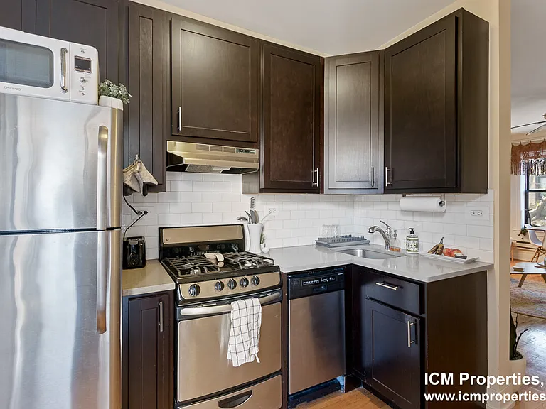 632 W Aldine Ave #2E — Photo 3