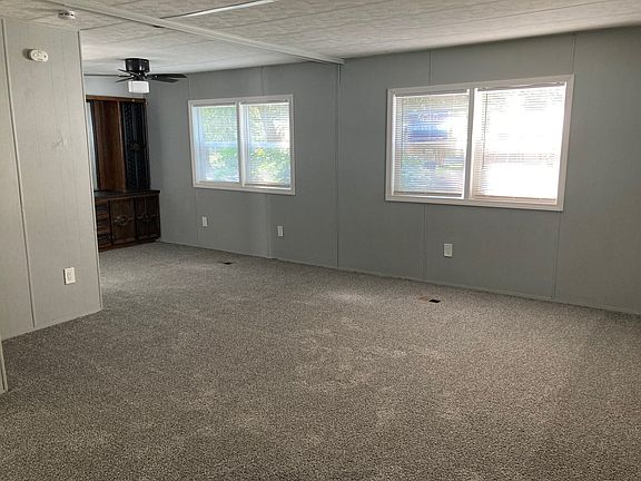 2nd image of 115 Lyndon Cres
