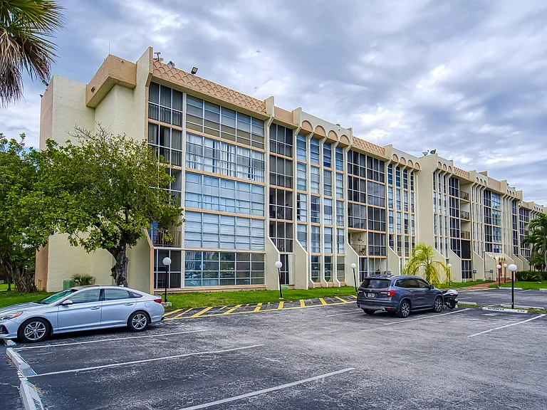 2000 Atlantic Shores Blvd #410 — Photo 46