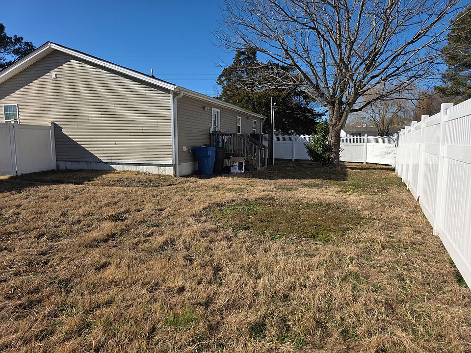 2nd image of 1200 Old Clubhouse Rd