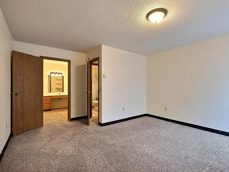 Fargo, ND Prairiewood Meadows | Bedroom