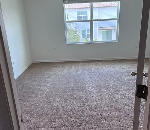 4th image of 852 Grandin St #852