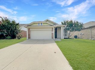 9716 Minton Dr, Fort Worth, TX 76108