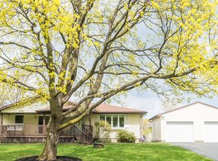 27 Belmanor Dr, Henrietta, NY 14467