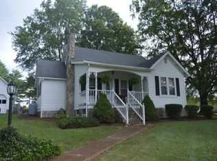 227 Fireside Ln, Mount Airy, NC 27030