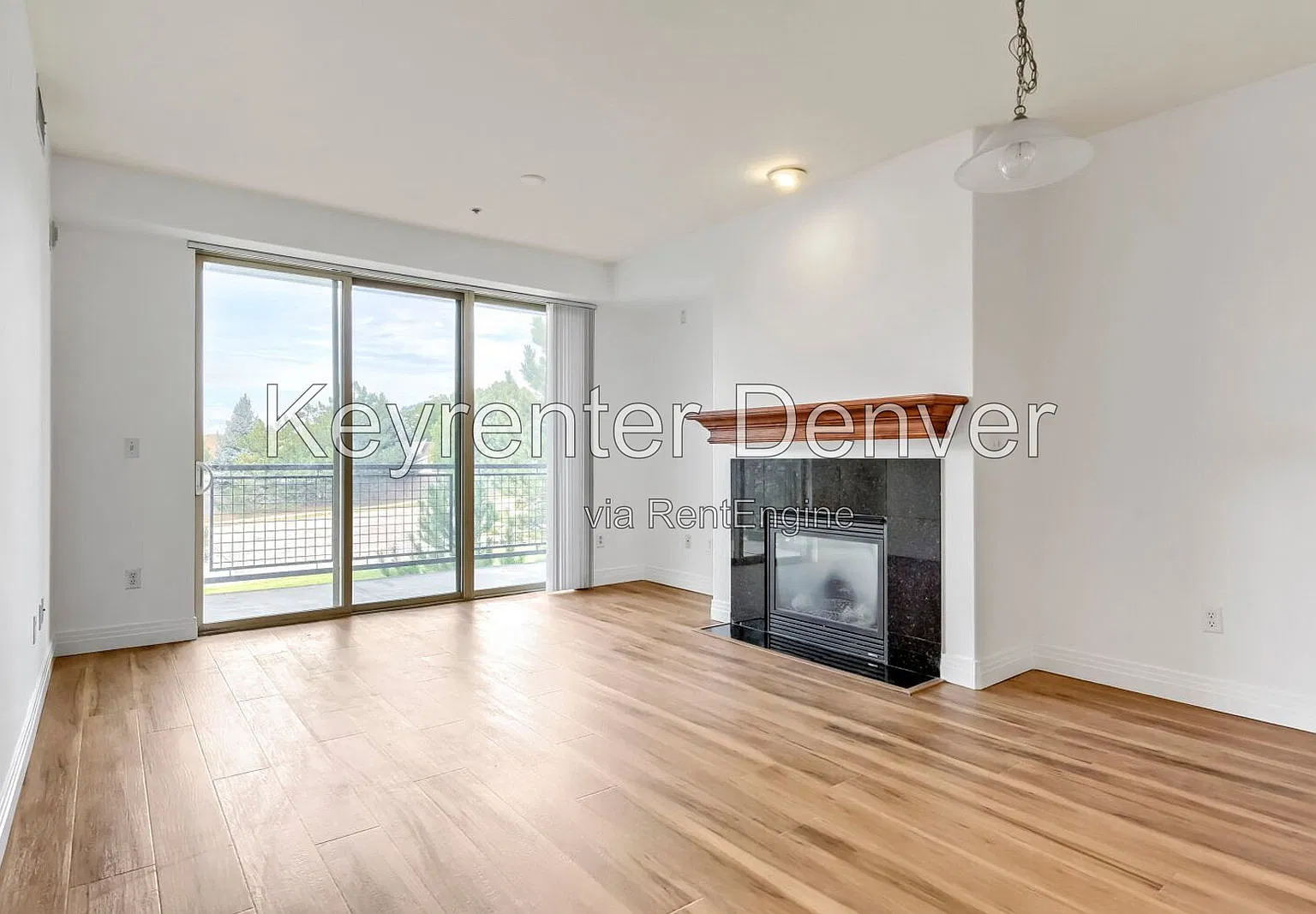 1 bed, 1.0 bath, 796 sqft, $1,600 — Photo 3