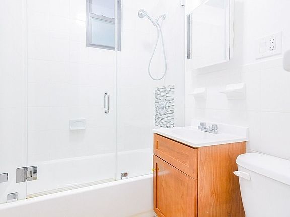 5th image of 344 Gates Ave #3DF