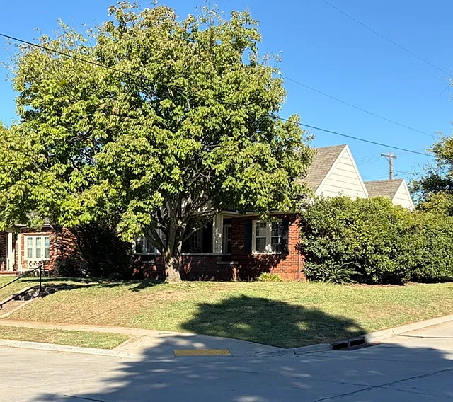 1547 S Gary Pl — Photo 1