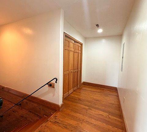 4th image of 106 Grace St