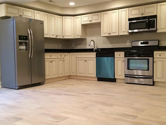 Kitchen shown w/o furniture
