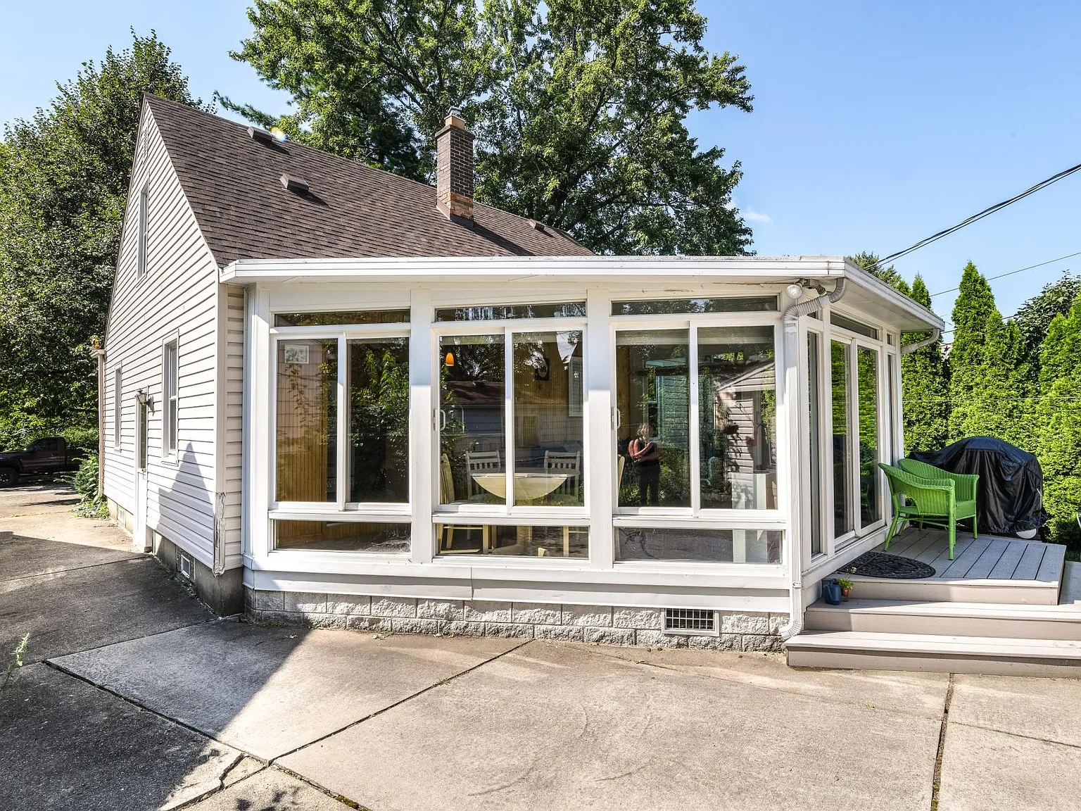 2201 Harwood Ave — Photo 3