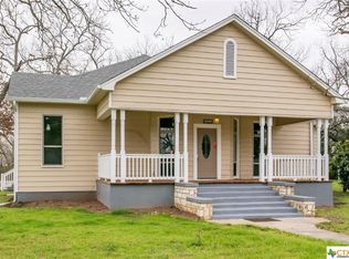 203 W Krezdorn St, Seguin, TX 78155
