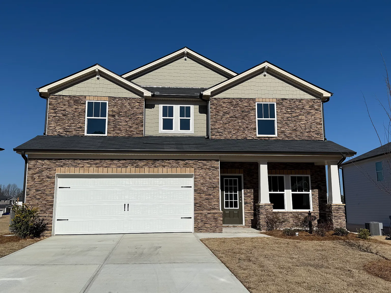 4 bed, 2.5 bath, 2479 sqft, $2,800 — Photo 2