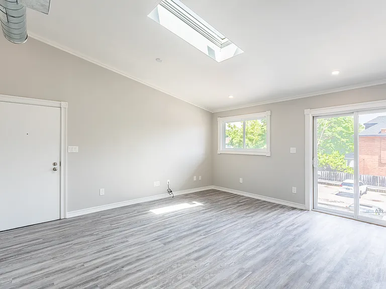 1141 Main St E #2 — Photo 8