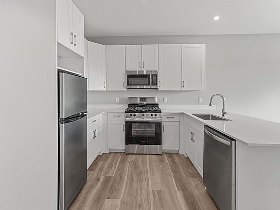 3rd image of 475 Communipaw Ave #503