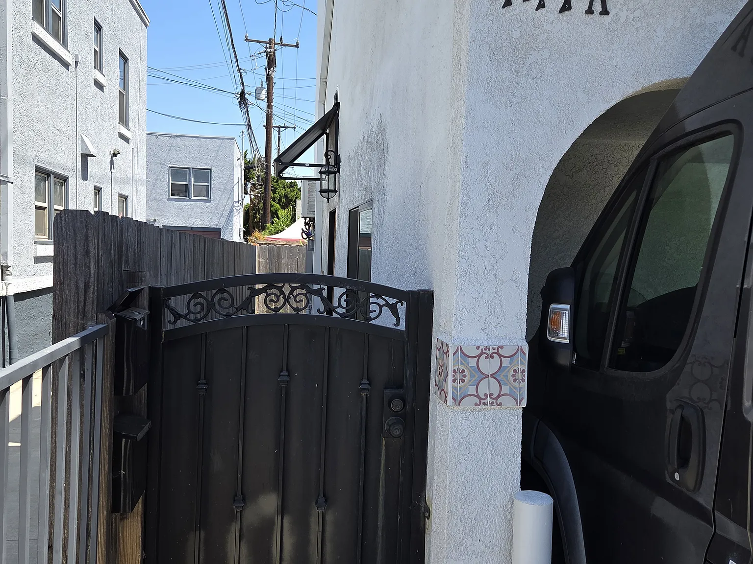 2 bed, 800 sqft, $2,500 — Photo 2