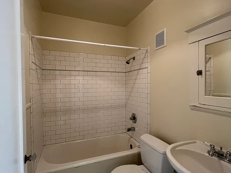 2949 SE Yamhill St #16 — Photo 6