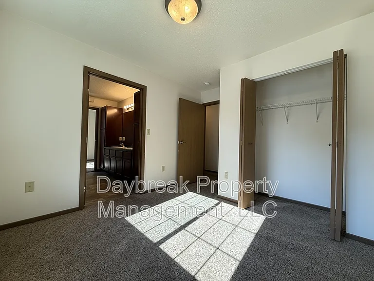 317 16th St S #5 — Photo 9