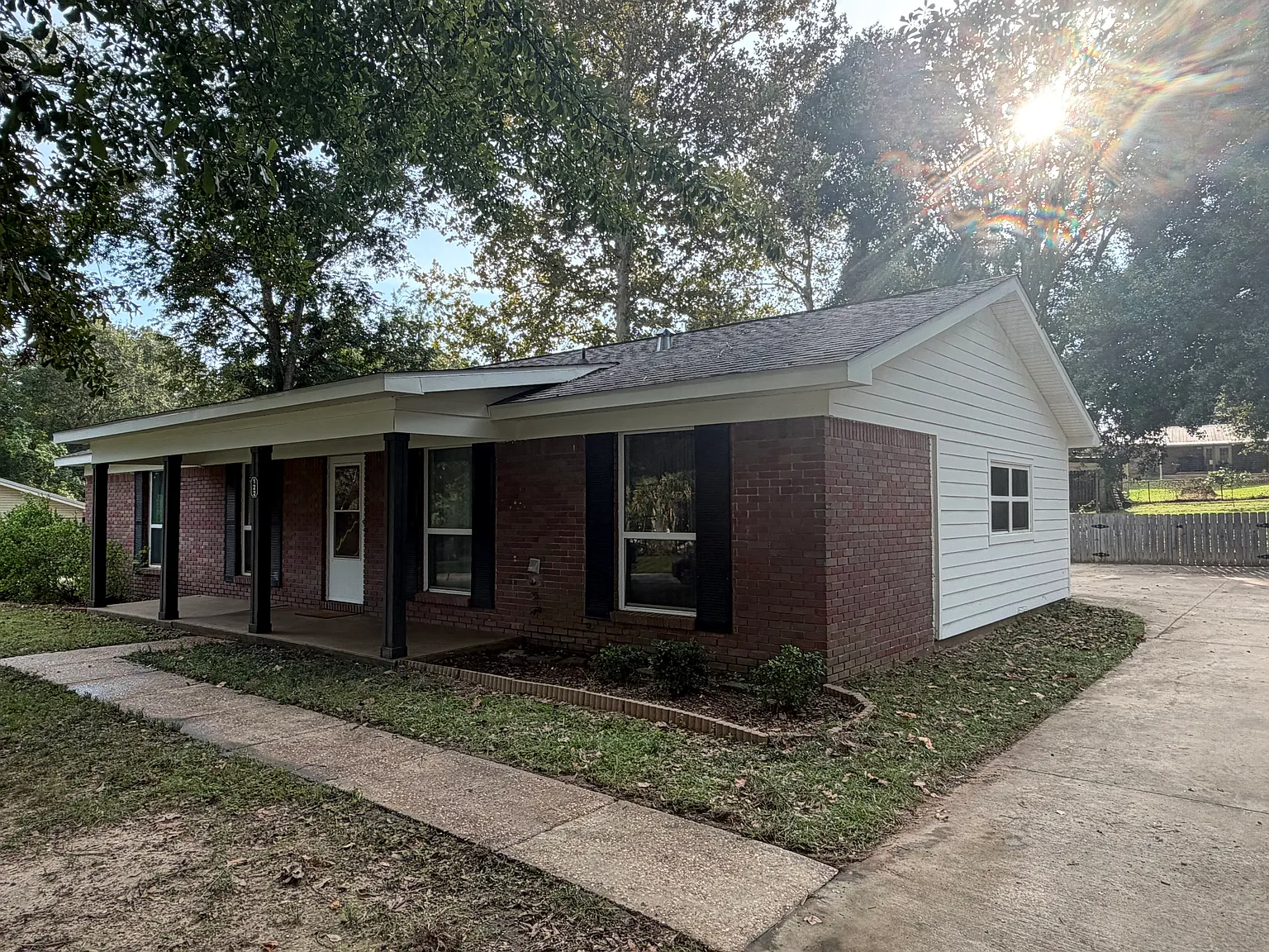 4 bed, 1.5 bath, 1404 sqft, $1,800 — Photo 1