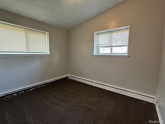 5th image of 17274 Bentler St