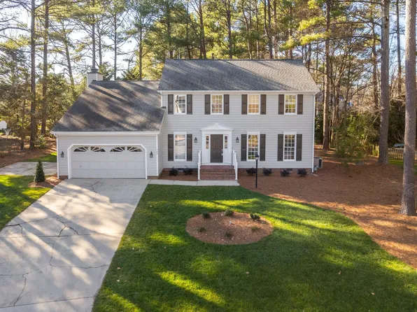 104 Pennsbury Ct, Cary, NC 27513