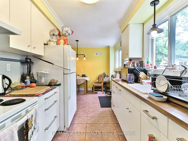 2354 Gareth Rd #MAIN — Photo 8