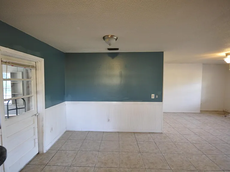 135 Lake Harriet Dr — Photo 2