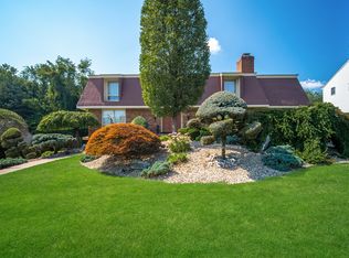 88 Old Common Rd, Wethersfield, CT 06109