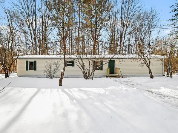 1413 W Sian Dr, Sanford, MI 48657