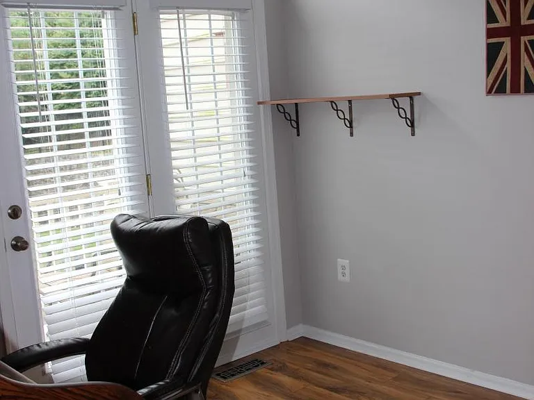 9504 Walker Way — Photo 18