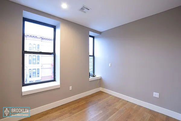 Rented by null | media 32