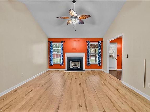 5th image of 3256 Stockton St