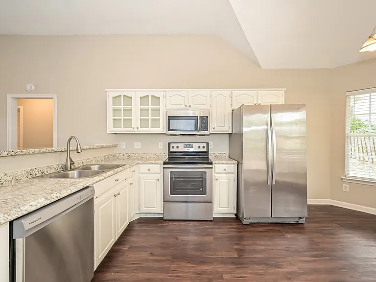 604 Parrish Pl — Photo 6