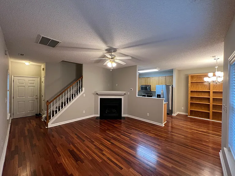 2424 Bay Harbor Dr — Photo 3