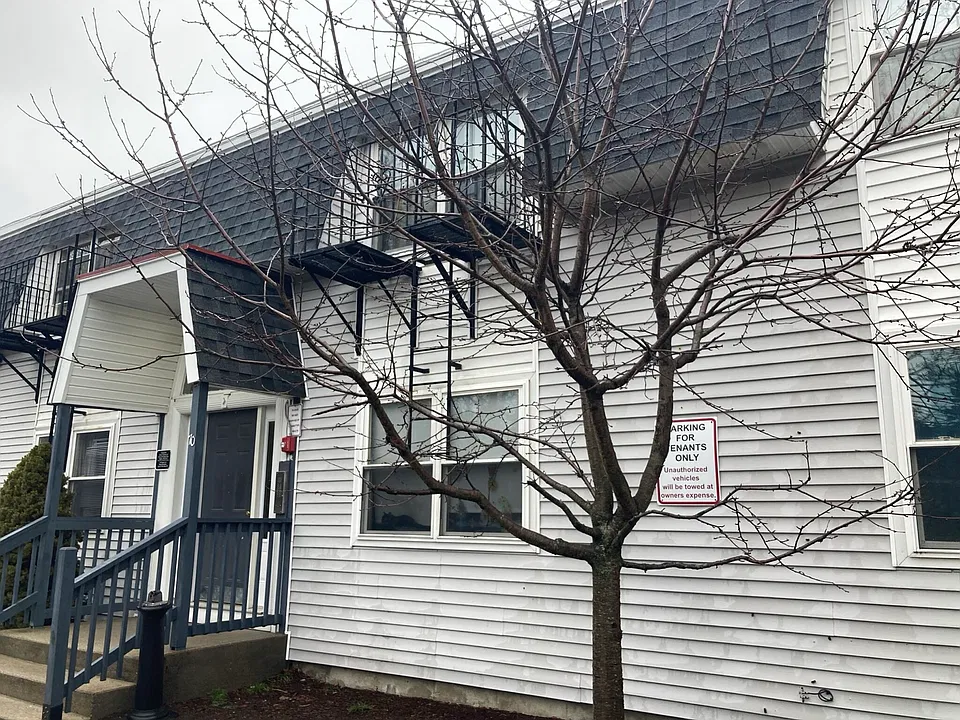 70 Barrows St #7